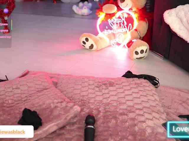 NaomyBlackBarbie webcam