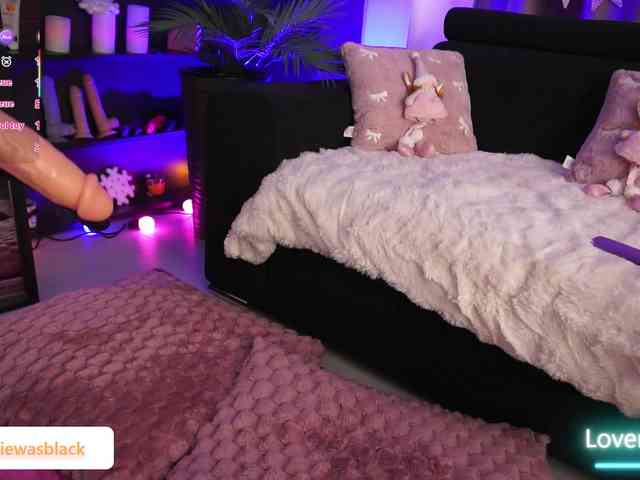 NaomyBlackBarbie webcam