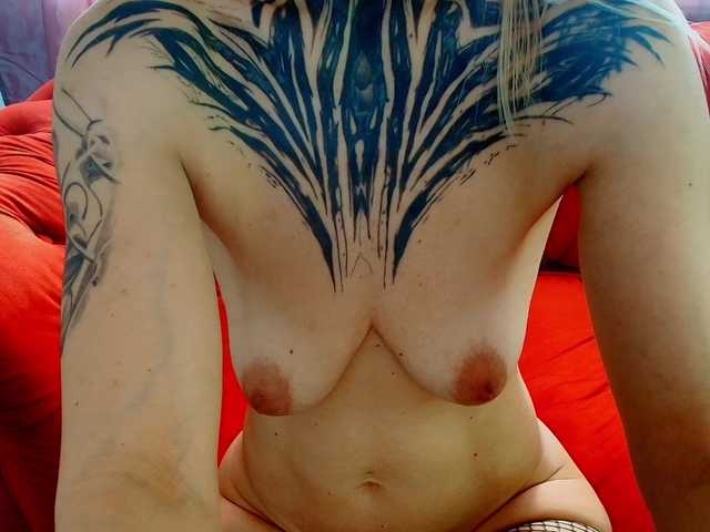 TattooTemptress Live Cam and Statistics on UnifiedCams