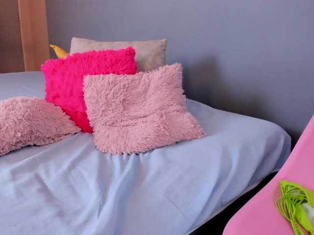 ErikaMoore's BongaCams show and profile