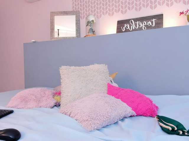 ErikaMoore's BongaCams show and profile