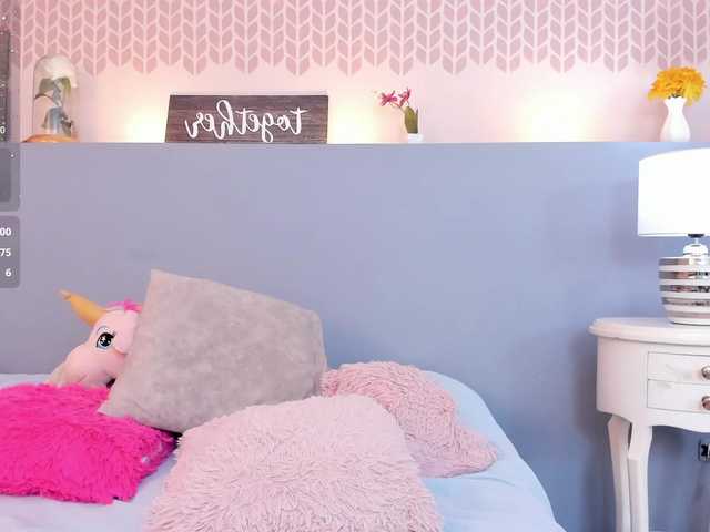 ErikaMoore's BongaCams show and profile