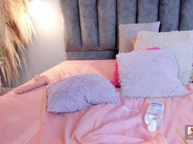 ErikaMoore's BongaCams show and profile