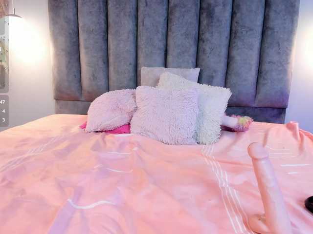 ErikaMoore's BongaCams show and profile