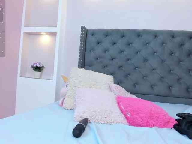 ErikaMoore Live Webcam on BongaCams