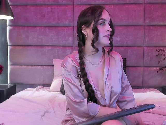 MeganMonroee's BongaCams show and profile