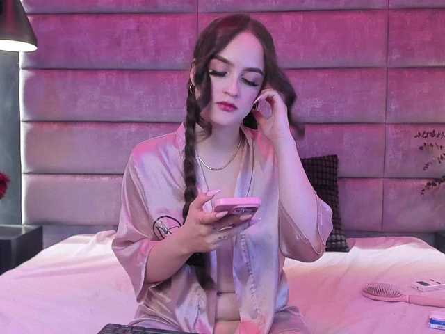 MeganMonroee's BongaCams show and profile