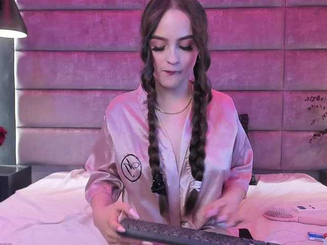 MeganMonroee's BongaCams show and profile