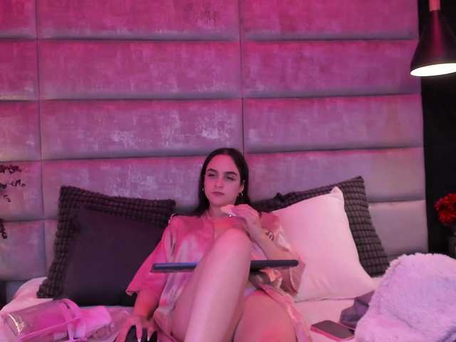 MeganMonroee's BongaCams show and profile