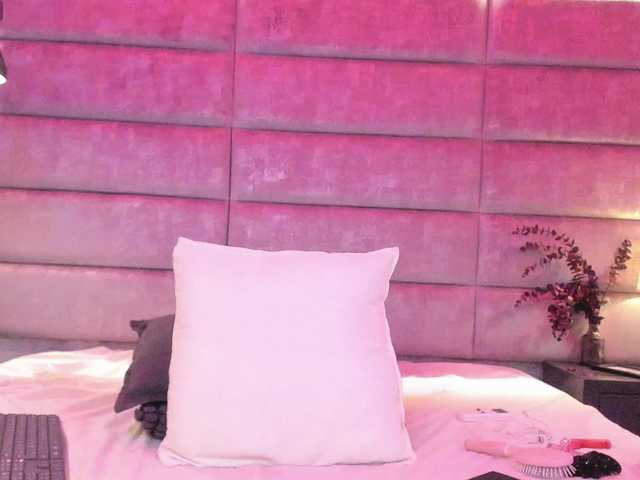 MeganMonroee's BongaCams show and profile