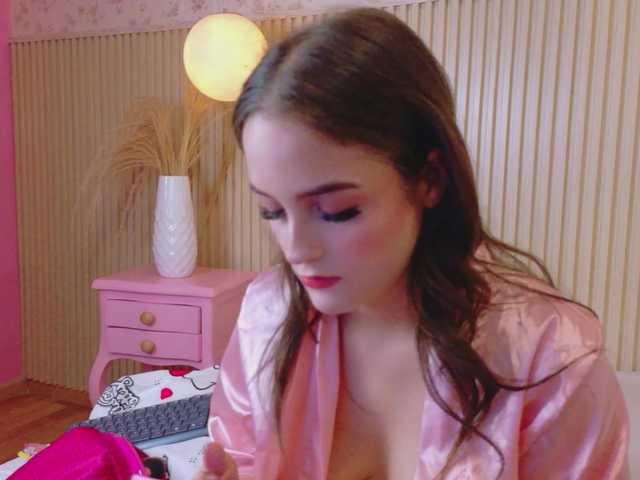 MeganMonroee's BongaCams show and profile