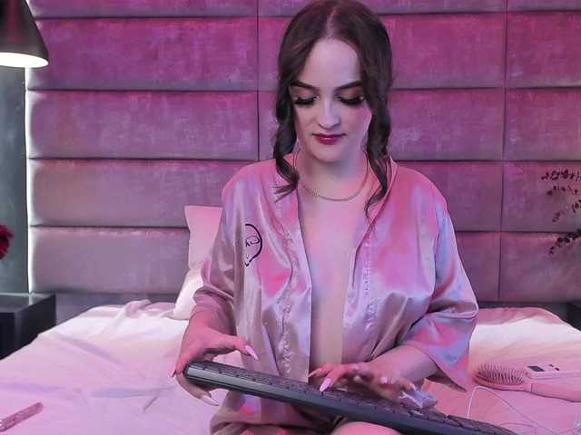 MeganMonroee's BongaCams show and profile