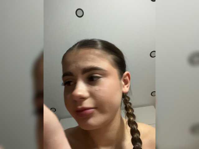 VikaAndMilana – webcam model profile photo