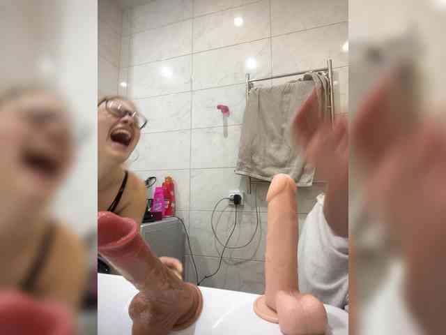 VikaAndMilana webcam