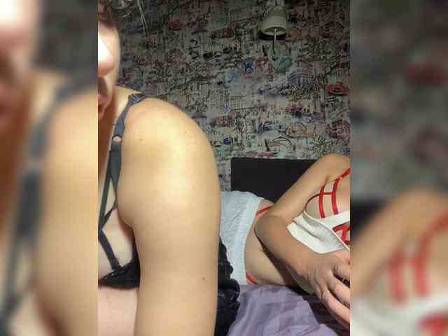 VikaAndMilana webcam