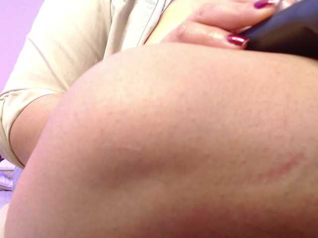 AlexaHart's BongaCams show and profile