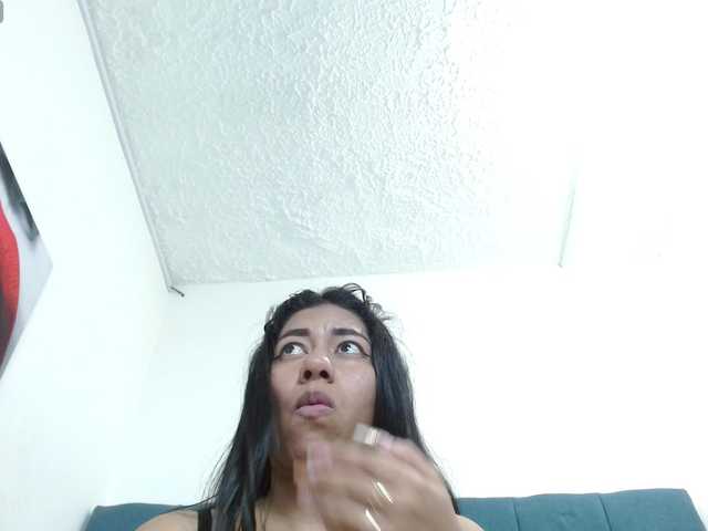 le modèle Agata-Wishx est en webcam porno dans un show sur le site bongacams, il possède les tags suivants: Latino/Hispanic,Brunette,Shaved