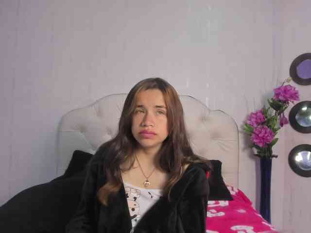 Hot-Barbie-Poku webcam