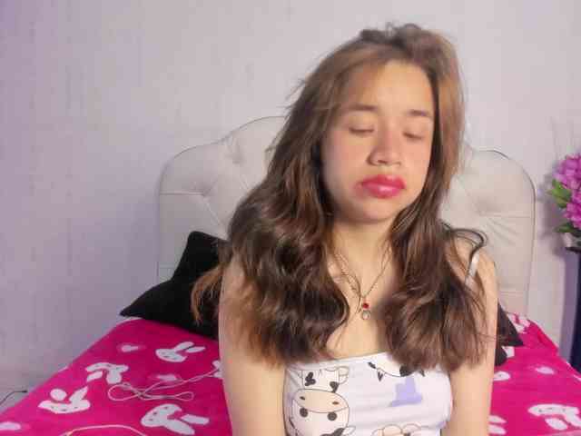 Hot-Barbie-Poku webcam