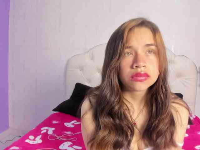 Hot-Barbie-Poku webcam