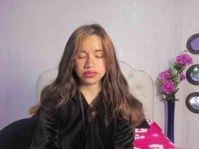 Hot-Barbie-Poku webcam