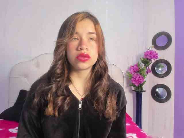 Hot-Barbie-Poku webcam