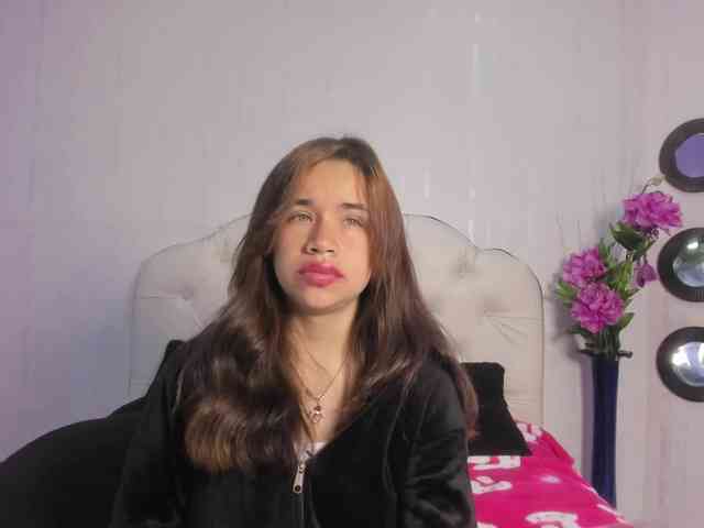 Hot-Barbie-Poku webcam