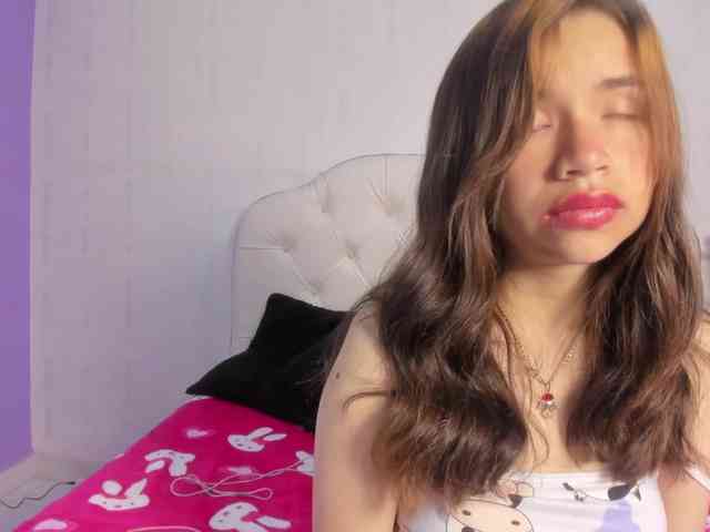 Hot-Barbie-Poku webcam