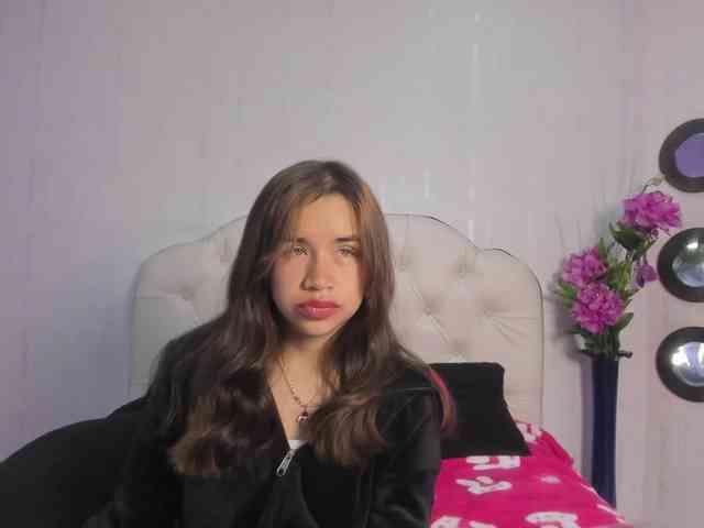 Hot-Barbie-Poku webcam