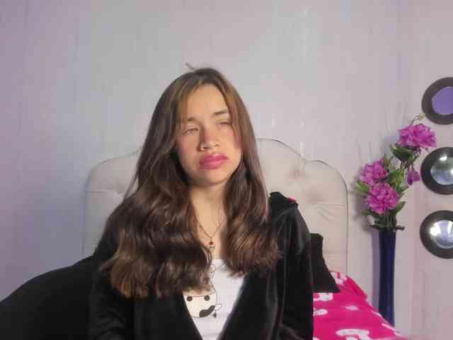 Hot-Barbie-Poku webcam