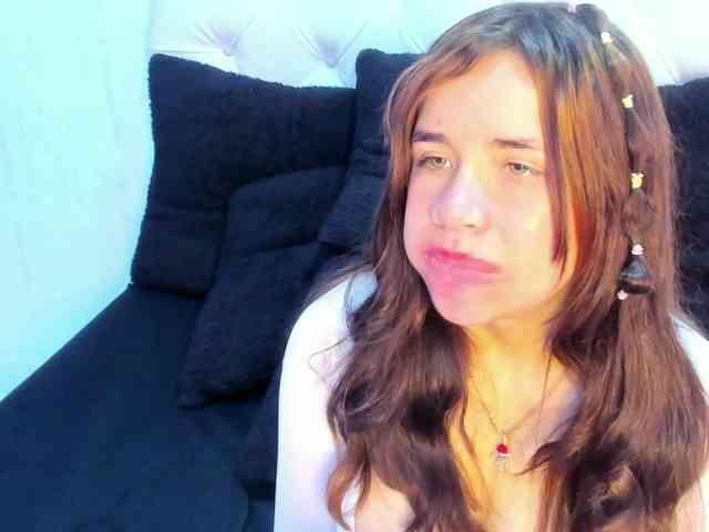 Hot-Barbie-Poku webcam