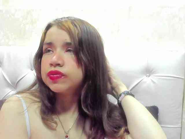 Hot-Barbie-Poku webcam