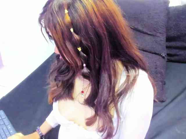 Hot-Barbie-Poku webcam