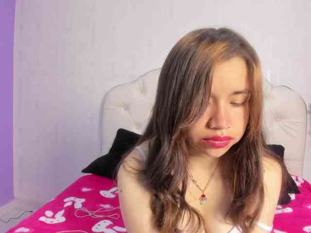 Hot-Barbie-Poku webcam