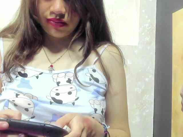 Hot-Barbie-Poku webcam