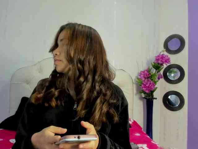 Hot-Barbie-Poku webcam