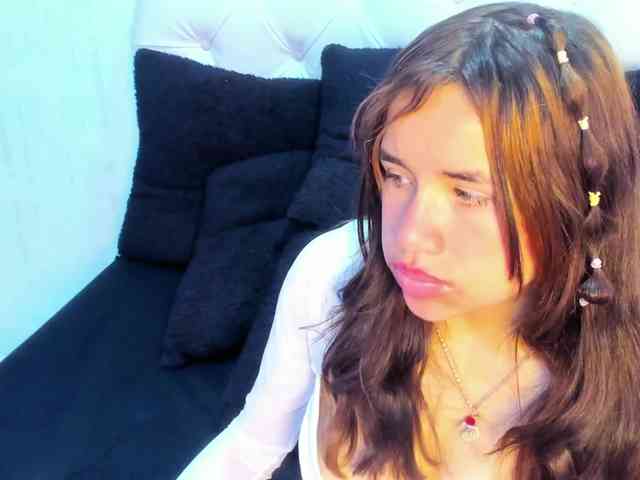 Hot-Barbie-Poku webcam