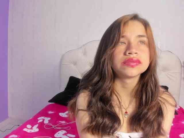 Hot-Barbie-Poku webcam