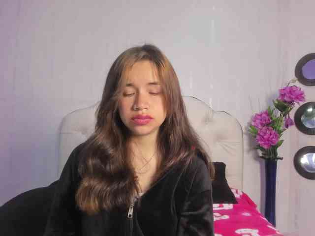 Hot-Barbie-Poku webcam