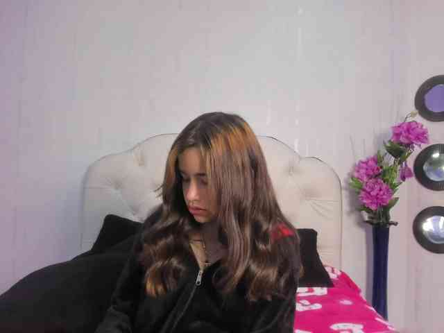 Hot-Barbie-Poku webcam