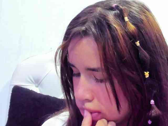 Hot-Barbie-Poku webcam