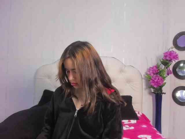 Hot-Barbie-Poku webcam