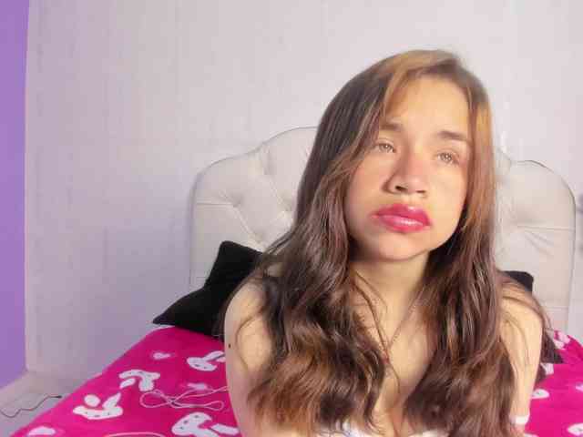 Hot-Barbie-Poku webcam