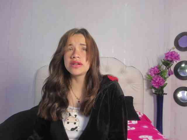 Hot-Barbie-Poku webcam