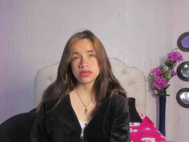 Hot-Barbie-Poku webcam