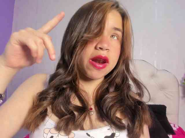 Hot-Barbie-Poku webcam