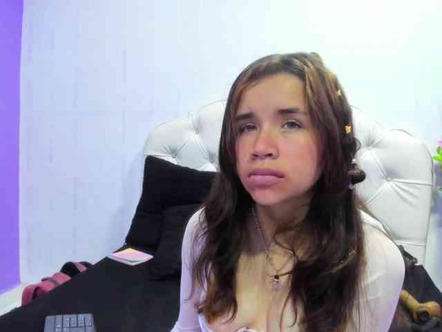 Hot-Barbie-Poku webcam