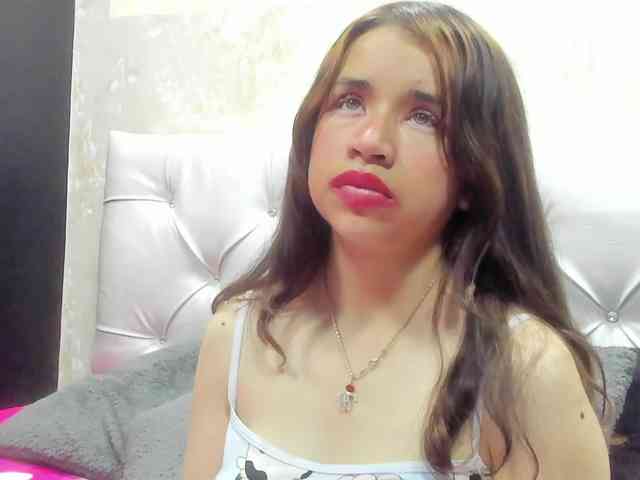 Hot-Barbie-Poku webcam