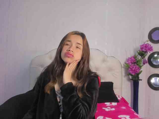 Hot-Barbie-Poku webcam