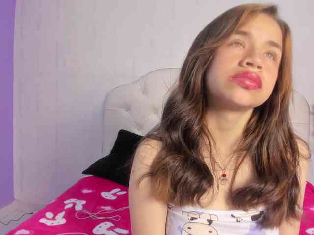 Hot-Barbie-Poku webcam